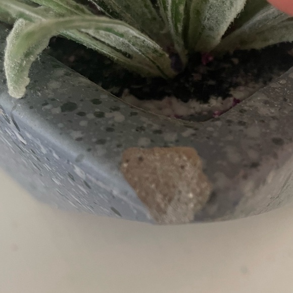 Fake flower, purple lavender, has a tiny chip on the corner of pot as pictured - Picture 4 of 4